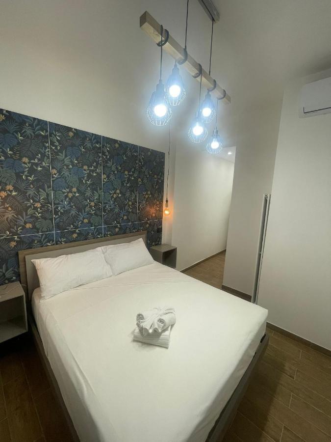 Toledo Aragon Bed & Breakfast เนเปิลส์ ภายนอก รูปภาพ